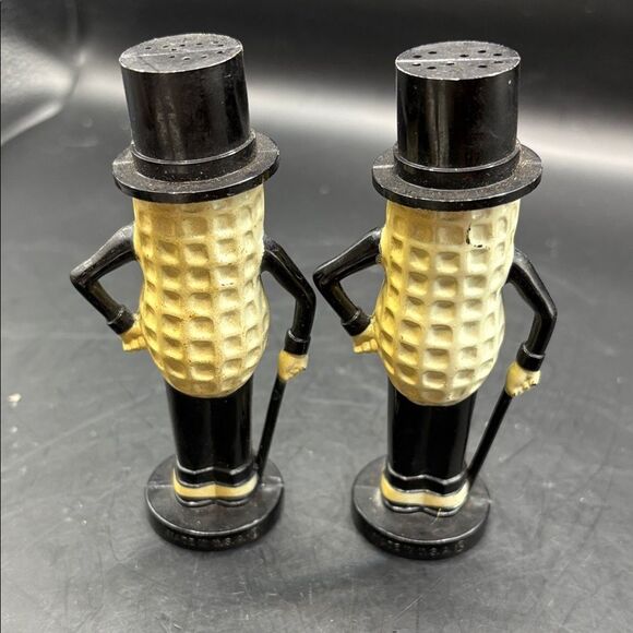 Planters Mr. Peanut Salt and Pepper Shakers - Picture 6 of 9